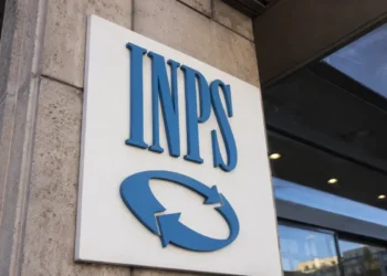 Insegna dell'INPS all'esterno di una sede dell'Istituto, immagine utilizzata per illustrare i pagamenti dell'Assegno Unico di agosto 2026