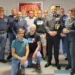 Foto di gruppo con rappresentanti delle Forze dell'Ordine, Vigili del Fuoco, Guardia di Finanza e Avis Ragusa durante l'iniziativa dedicata alla donazione di sangue in memoria di Paolo Borsellino.