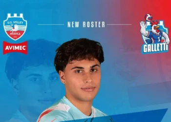 Biagio Pappalardo, libero dell'Avimec Modica, nel visual ufficiale che annuncia la conferma per la stagione 2026/2027 con la maglia dei Galletti.