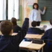 Studente in aula di una scuola durante una lezione, immagine a corredo dell'articolo sul bonus fino a 1.500 euro per gli studenti delle scuole paritarie previsto nel 2026