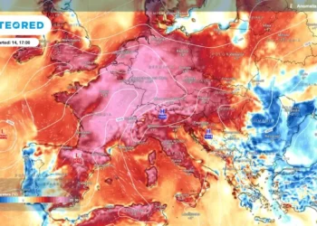 Mappa Meteored con le anomalie di temperatura previste sull'Europa a metà luglio 2026, che mostra valori molto superiori alla media su Italia, Francia, Germania e Regno Unito