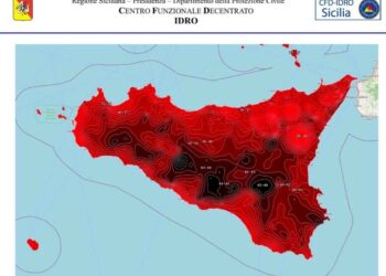 Mappa della Sicilia diffusa dal Centro Funzionale Decentrato Idro della Protezione civile regionale che mostra la distribuzione delle temperature, con le aree più calde concentrate nel centro-sud dell'isola e valori superiori ai 45°C.