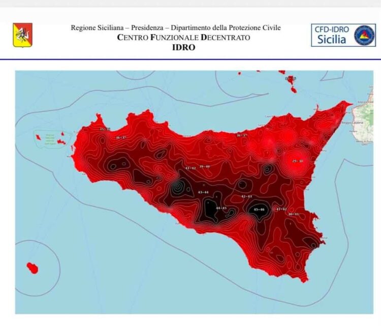 Mappa della Sicilia diffusa dal Centro Funzionale Decentrato Idro della Protezione civile regionale che mostra la distribuzione delle temperature, con le aree più calde concentrate nel centro-sud dell'isola e valori superiori ai 45°C.