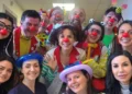 Volontari di clownterapia insieme al personale sanitario all'Ospedale Guzzardi di Vittoria durante l'avvio del progetto dedicato ai reparti di Pediatria e Ginecologia-Ostetricia.