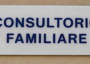 Insegna del Consultorio Familiare di Comiso, struttura dell'Asp di Ragusa che riapre al pubblico il 15 luglio dopo gli interventi di riqualificazione
