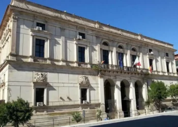 Facciata del Palazzo dell'Aquila, sede del Comune di Ragusa, in piazza San Giovanni, edificio che ospita gli uffici dell'amministrazione comunale