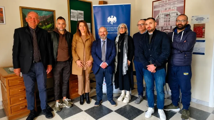 Direttivo di Confcommercio Vittoria riunito durante la presentazione delle proposte per migliorare il turismo a Scoglitti.