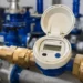 Contatore idrico digitale installato su una rete di distribuzione dell'acqua, simbolo degli interventi di telecontrollo e della modernizzazione delle infrastrutture idriche previsti nella provincia di Ragusa