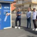 Presentazione di un ecocompattatore RecoPet a Ragusa con amministratori comunali e rappresentanti del progetto durante l'avvio del nuovo servizio di raccolta delle bottiglie in PET