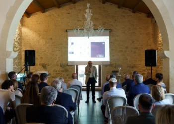 Presentazione del Bilancio Consolidato 2025 del Gruppo Syneos durante un incontro con manager, collaboratori e stakeholder a Ragusa.