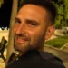 Francesco Susino in un ritratto fotografico scattato sul lungomare di Pozzallo.