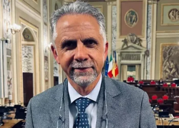 Ignazio Abbate nell'aula dell'Assemblea Regionale Siciliana durante l'esame del DEFR Sicilia 2027-2029