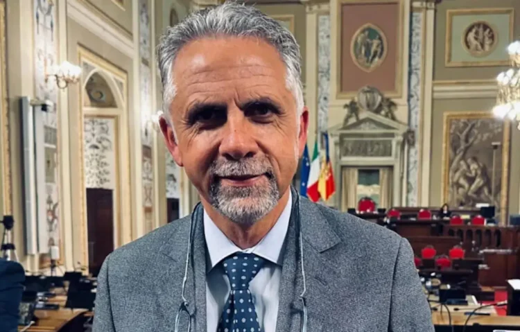 Ignazio Abbate nell'aula dell'Assemblea Regionale Siciliana durante l'esame del DEFR Sicilia 2027-2029