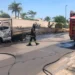 Vigili del fuoco spengono un furgone incendiato sulla SP 25 all'ingresso di Marina di Ragusa