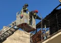 Incendio in una veranda ad Acate: il rapido intervento dei Vigili del Fuoco ha evitato che le fiamme raggiungessero l'abitazione