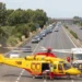 Elisoccorso 118 atterrato sulla A18 con soccorritori e ambulanza durante le operazioni di emergenza dopo un incidente.