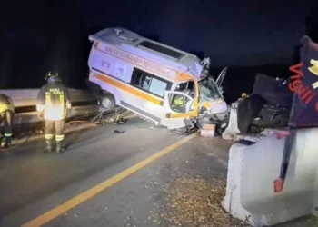 Incidente sull'A19, mezzo logistico SEUS coinvolto nello scontro: due feriti