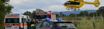 Elisoccorso, ambulanza e Carabinieri sul luogo dell'incidente stradale sulla provinciale Vittoria-Santa Croce Camerina.