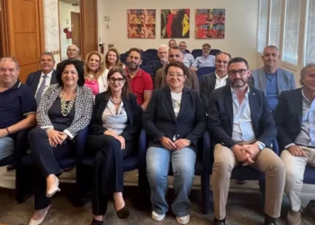 Rappresentanti del Libero Consorzio Comunale di Ragusa, dell'Asp, dell'Istituto Zooprofilattico Sperimentale della Sicilia e delle organizzazioni agricole durante la presentazione del protocollo d'intesa sui controlli sanitari del latte.
