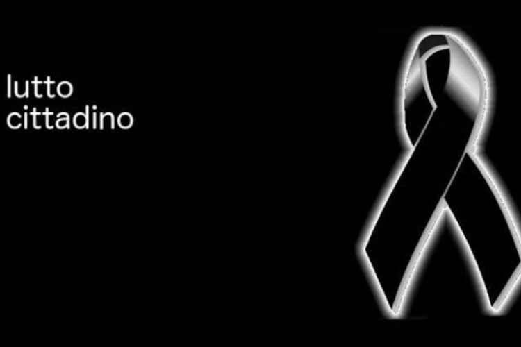 Grafica con nastro nero su sfondo nero e la scritta "lutto cittadino", utilizzata per annunciare il lutto proclamato dal Comune di Santa Croce Camerina