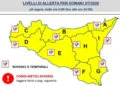 Mappa della Sicilia con allerta meteo gialla e simboli di temporali prevista per il 3 luglio 2026