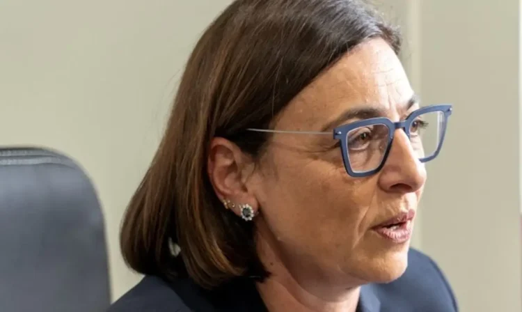 Maria Monisteri Caschetto, sindaco di Modica, durante un intervento istituzionale dopo l'annuncio dell'azzeramento della giunta comunale.