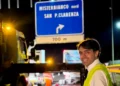 Cartello stradale del nuovo svincolo Misterbianco Nord sulla Tangenziale di Catania durante le operazioni di installazione della segnaletica