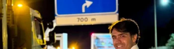 Cartello stradale del nuovo svincolo Misterbianco Nord sulla Tangenziale di Catania durante le operazioni di installazione della segnaletica