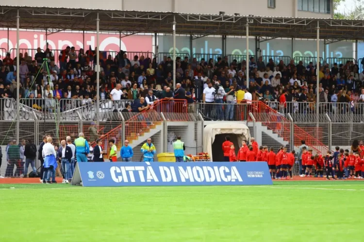 Stadio Pietro Scollo di Modica durante una partita del Modica Calcio