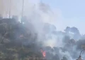 Fumo e fiamme sulla collina di Monserrato durante l'incendio che ha minacciato la città di Modica.