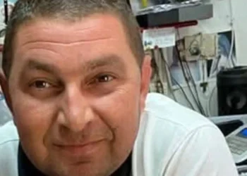 Tenta di evitare un bambino e si schianta contro un muro: morto Paolo Ficarra 46enne