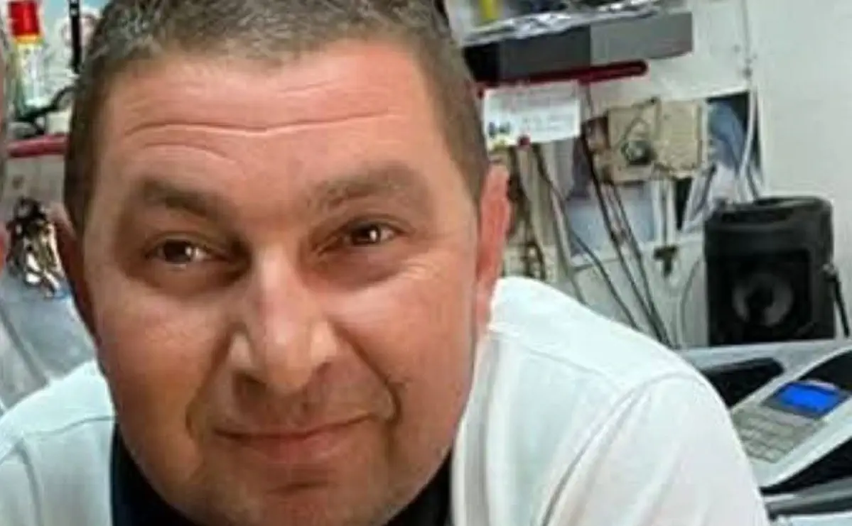 Evita un bambino e finisce contro un muro: muore il motociclista Paolo Ficarra di 46 anni