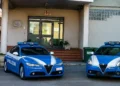 Auto della Polizia di Stato davanti al Commissariato di Vittoria, dove è stato eseguito un ordine di carcerazione