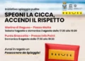 Locandina del Comune di Ragusa con posacenere da spiaggia rosso: distribuzione gratuita il 1, 2 e 9 agosto