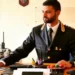 Il nuovo dirigente della Squadra Mobile della Questura di Ragusa nel suo ufficio durante l'attività di servizio