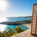 Termometro oltre i 40 gradi davanti al mare della costa ragusana durante l'allerta rossa per il caldo in Sicilia