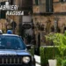 Auto dei Carabinieri a Ragusa durante un'attività di controllo, immagine utilizzata a corredo della notizia sulla denuncia.