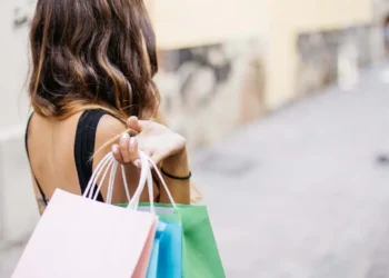 Manenti propone incentivi digitali per rilanciare gli acquisti nei negozi dei centri storici.