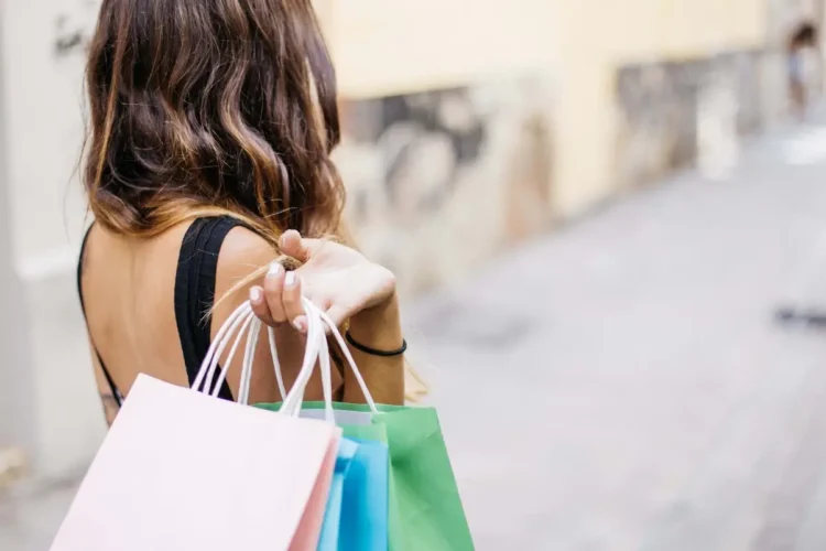 Manenti propone incentivi digitali per rilanciare gli acquisti nei negozi dei centri storici.