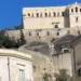 Vista del Colle San Matteo con la chiesa e il centro storico di Scicli in primo piano