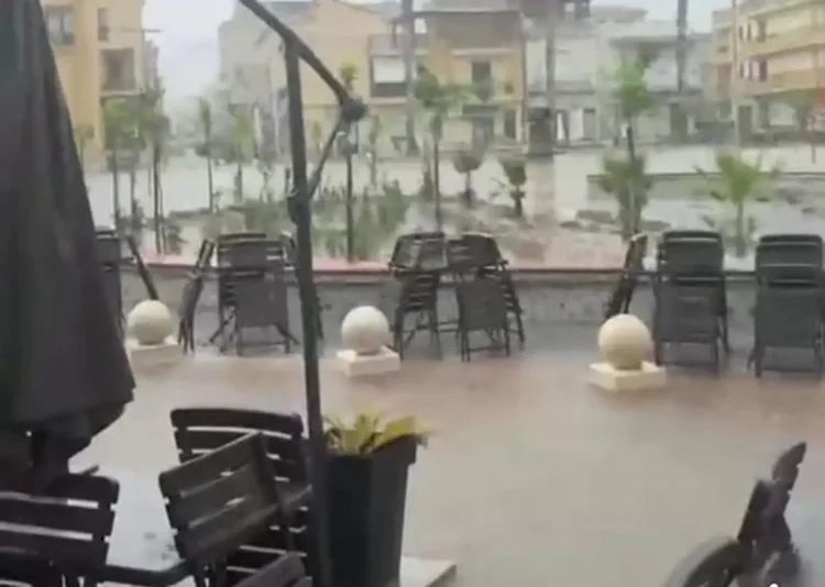 Scoglitti, piazza Cavour allagata dopo il temporale
