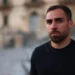 Stefano Gazzè, centrocampista del Frigintini Calcio, ritratto in un centro storico barocco