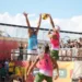 Azione di gioco durante una partita del Campionato Italiano di beach volley a Marina di Modica davanti al pubblico