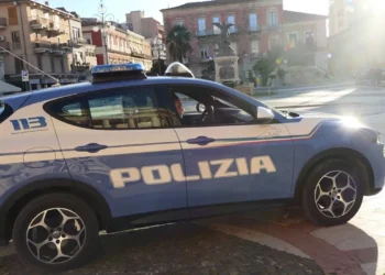 Un 19enne è stato denunciato a Vittoria dopo un controllo della Polizia: aveva con sé un coltello a scatto