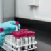 Provette di sangue in laboratorio per analisi del colesterolo