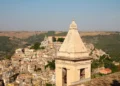 Panorama di Ragusa in Sicilia con il centro storico e il paesaggio degli Iblei