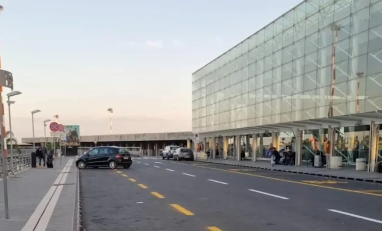 Ingresso esterno dell'aeroporto di Catania