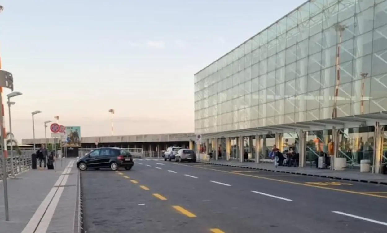 Ingresso esterno dell'aeroporto di Catania