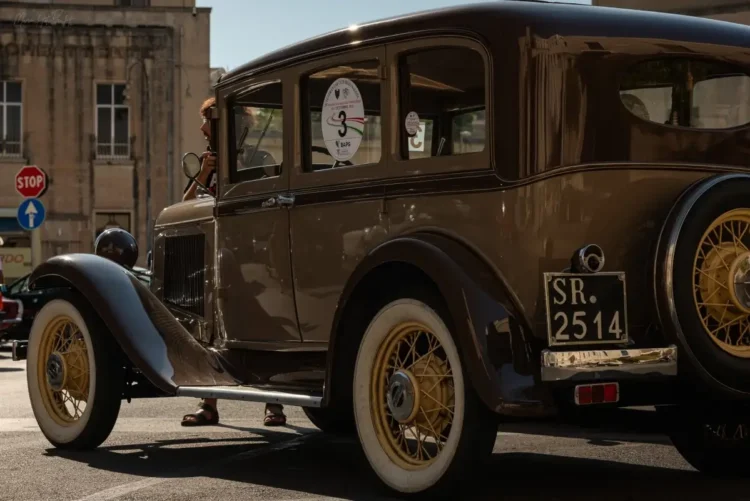 Auto storica d’epoca durante l’Autogiro della provincia di Ragusa