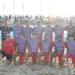 Rosa al completo di We Beach Catania in posa sulla sabbia di Scoglitti, con staff tecnico ai lati, prima della semifinale scudetto.